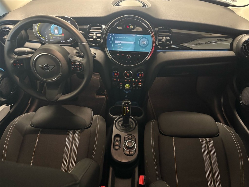 Mini Cooper SE EL Essential 184HK 3d Aut. - Image 5
