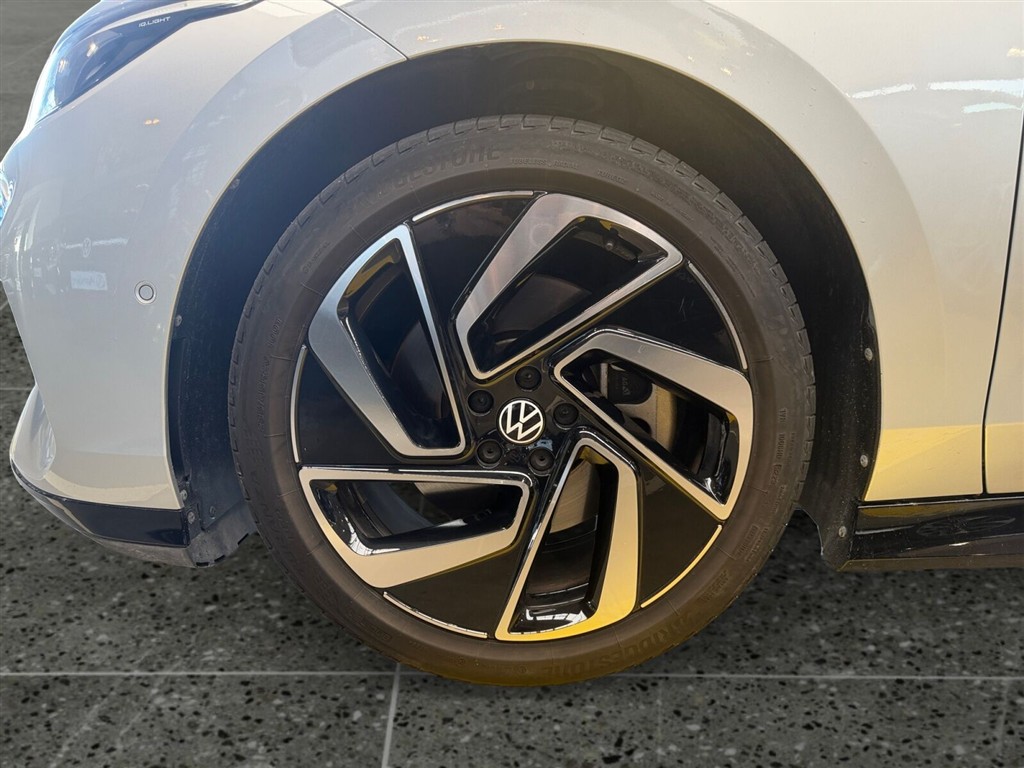 VW ID.7 EL Style+ 286HK 5d Aut. - Image 8
