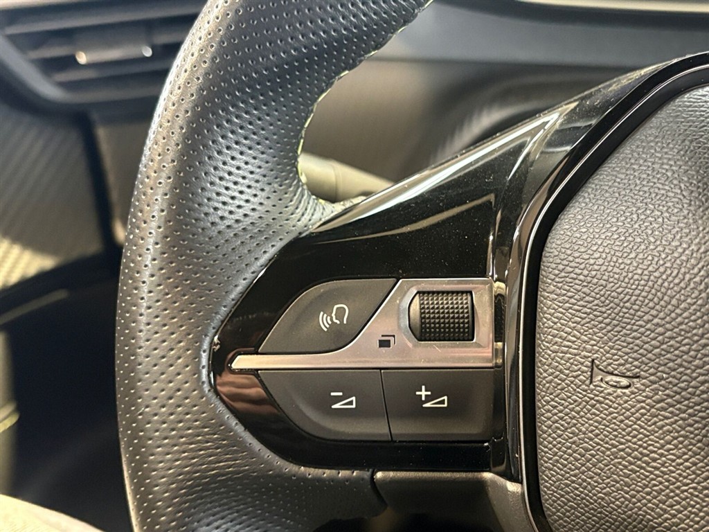 Peugeot e-2008 EL GT 156HK 5d Aut. - Image 8