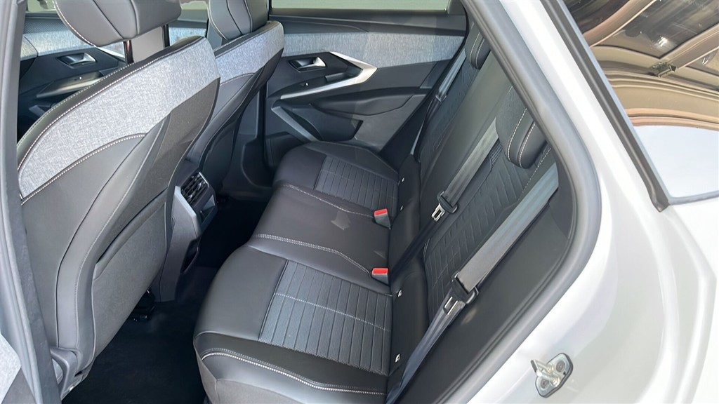 Peugeot e-3008 EL Allure 210HK 5d Aut. - Image 7