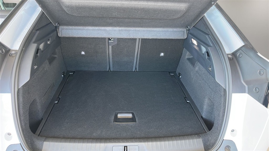 Peugeot e-3008 EL Allure 210HK 5d Aut. - Image 8