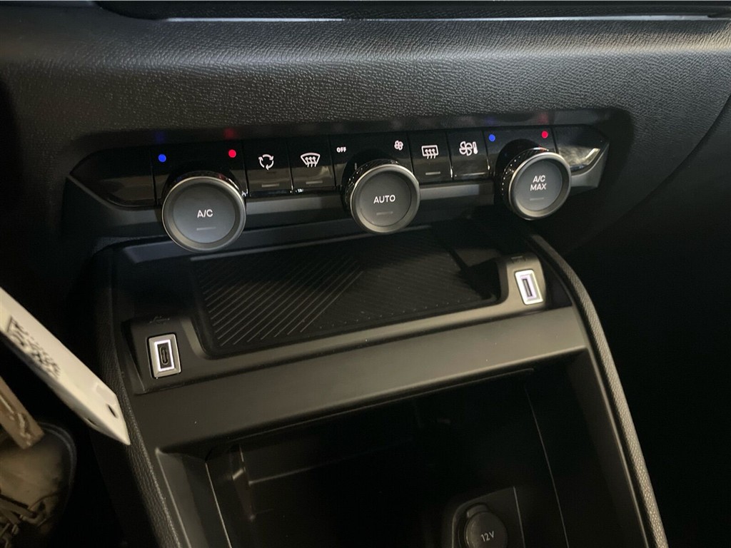 Citroën e-C4 X EL Plus 156HK 5d Aut. - Image 17