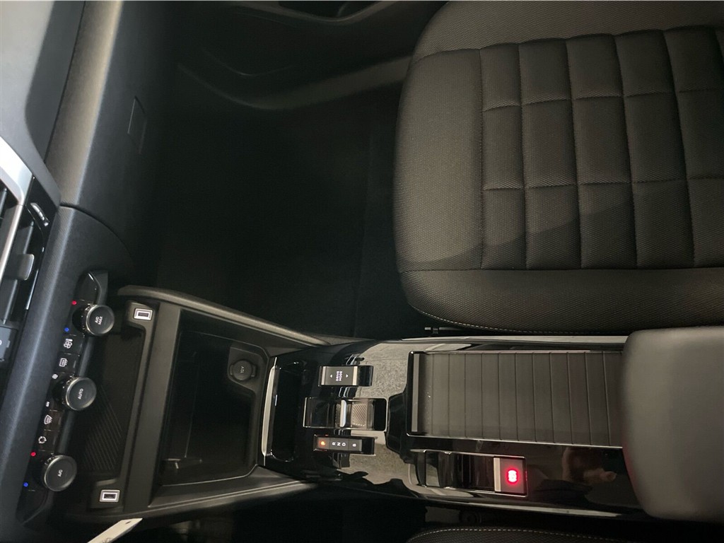 Citroën e-C4 X EL Plus 156HK 5d Aut. - Image 21
