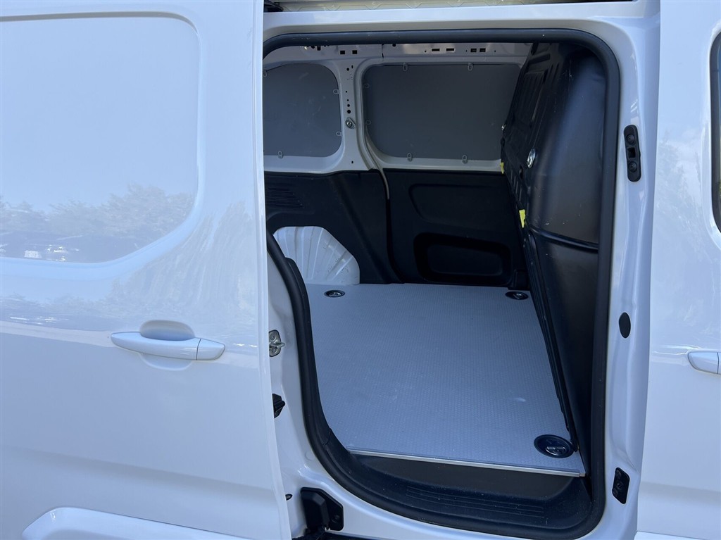 Opel Combo L1V1 1,5 BlueHDi Innovation EAT8 130HK Van 8g Aut. - Image 27