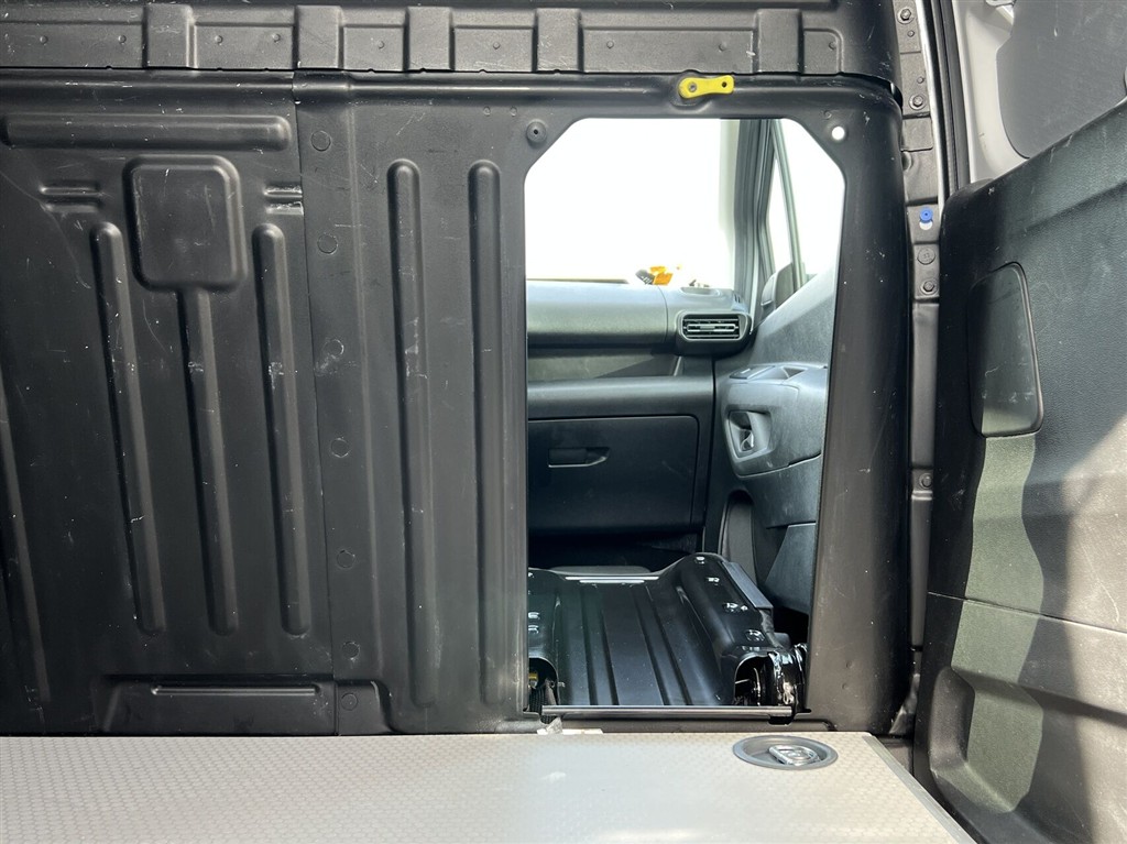 Opel Combo L1V1 1,5 BlueHDi Innovation EAT8 130HK Van 8g Aut. - Image 26
