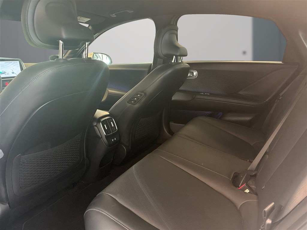 Hyundai Ioniq 6 Electric 77,4 kWh Ultimate 229HK Aut. - Image 11