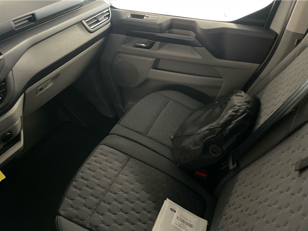 Ford E-Transit Custom 320 L1H1 EL Limited 136HK Van Aut. - Image 14