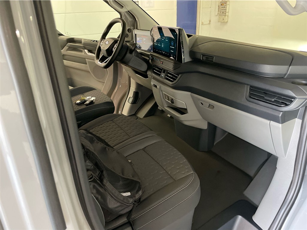 Ford E-Transit Custom 320 L1H1 EL Limited 136HK Van Aut. - Image 24