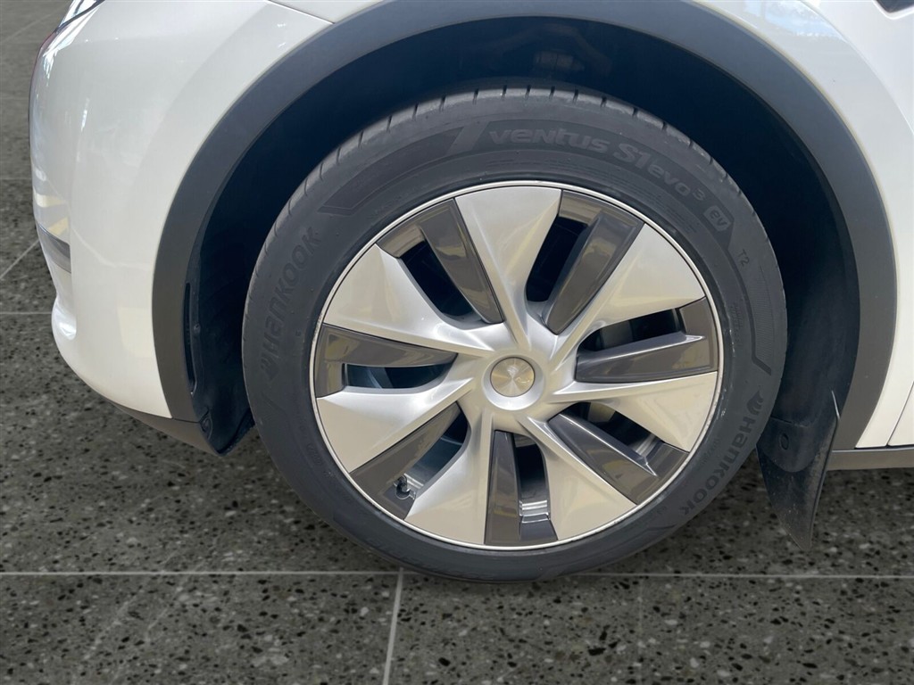 Tesla Model Y EL Long Range AWD 514HK 5d Aut. - Image 9