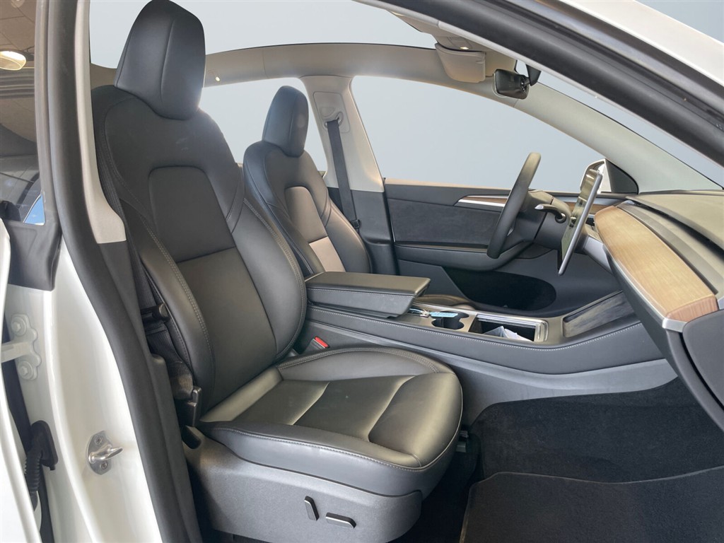 Tesla Model Y EL Long Range AWD 514HK 5d Aut. - Image 15