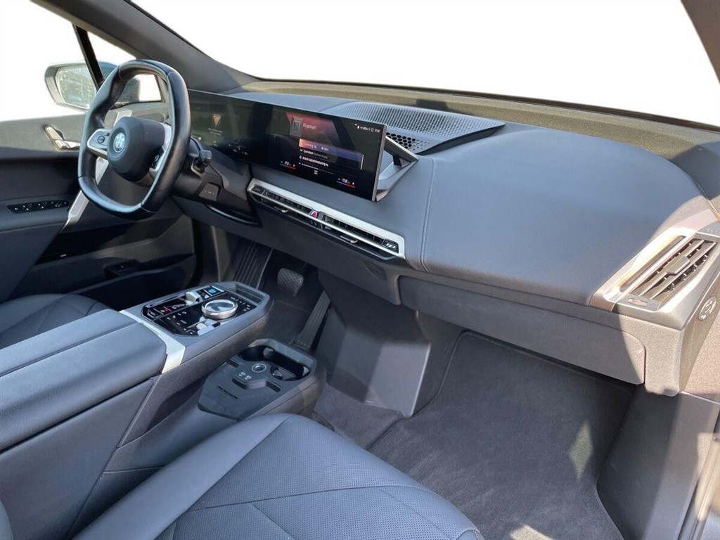 BMW iX 40 EL Fully Charged XDrive 326HK 5d Aut. - Image 13