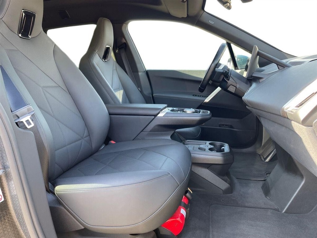 BMW iX 40 EL Fully Charged XDrive 326HK 5d Aut. - Image 14