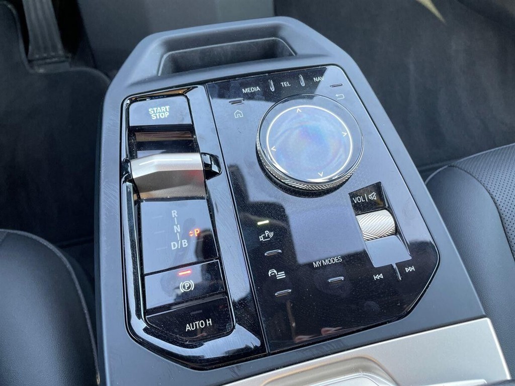 BMW iX 40 EL Fully Charged XDrive 326HK 5d Aut. - Image 21