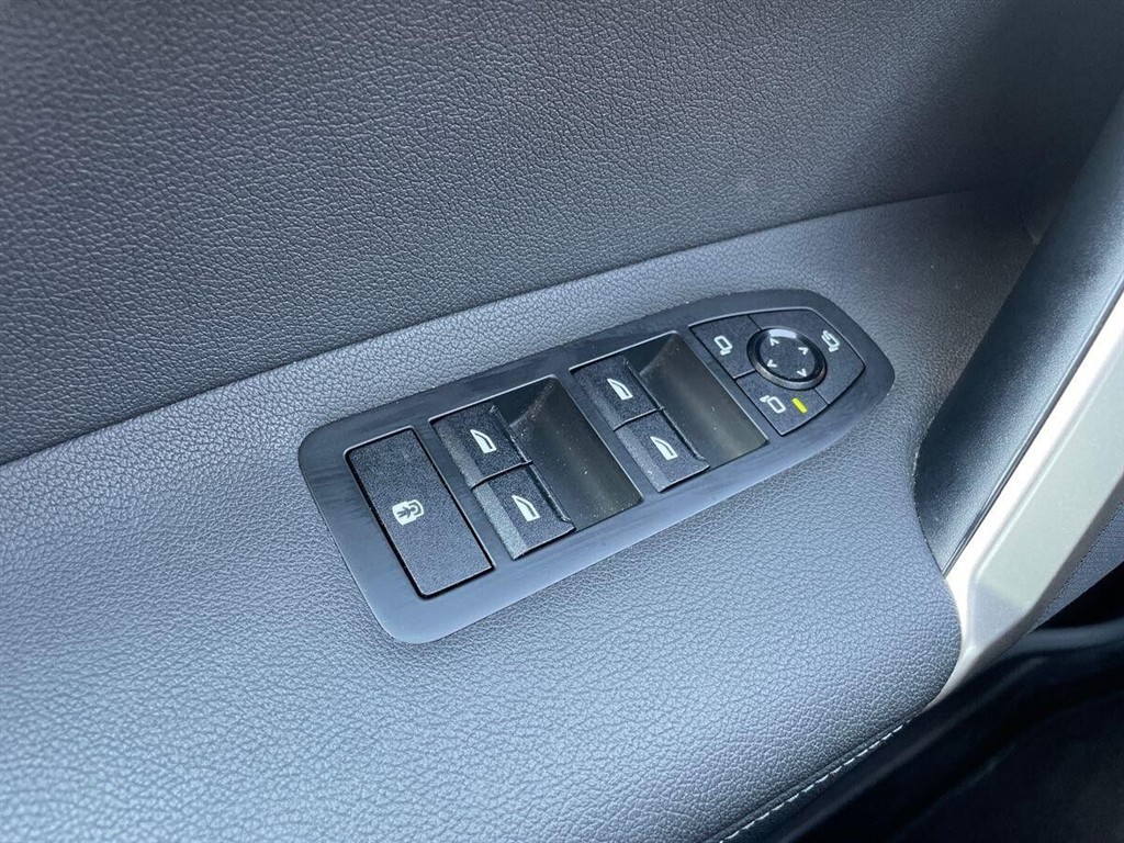 BMW iX 40 EL Fully Charged XDrive 326HK 5d Aut. - Image 17