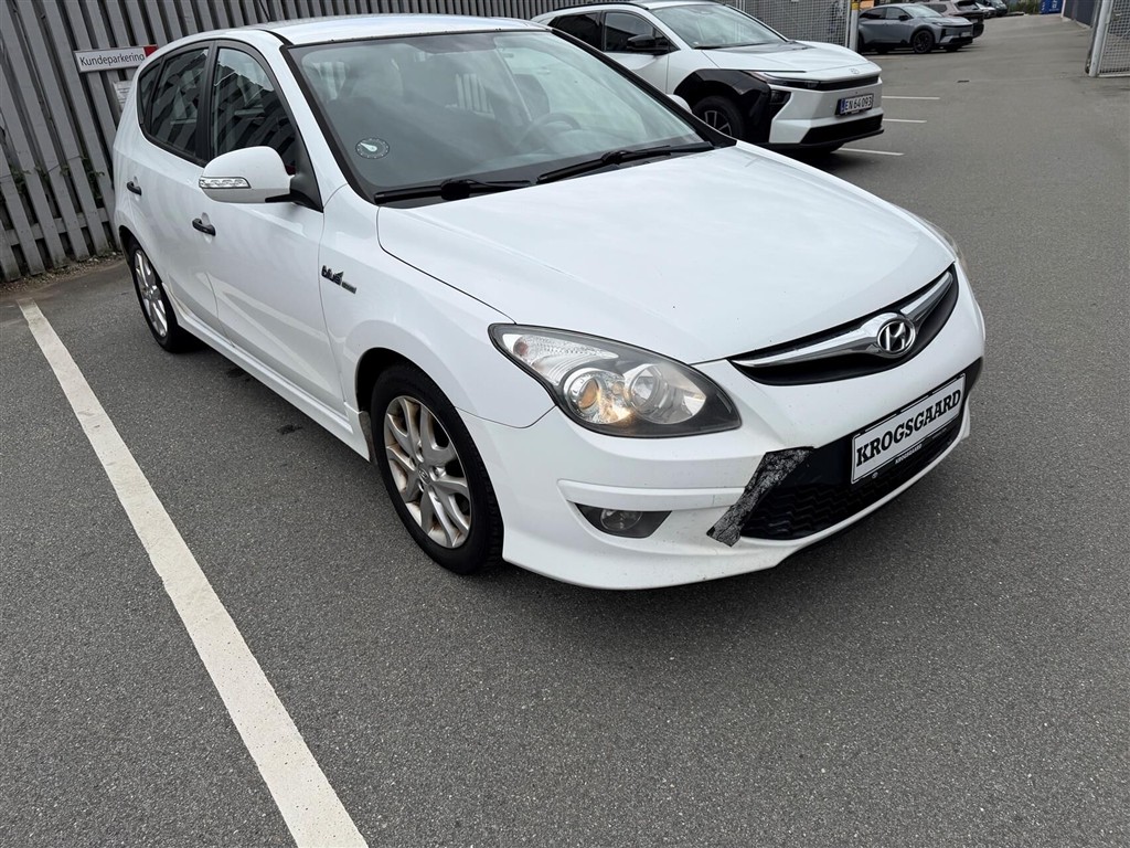 Hyundai i30 1,6 CRDI 90 ECO FL 90HK 5d - Image 4