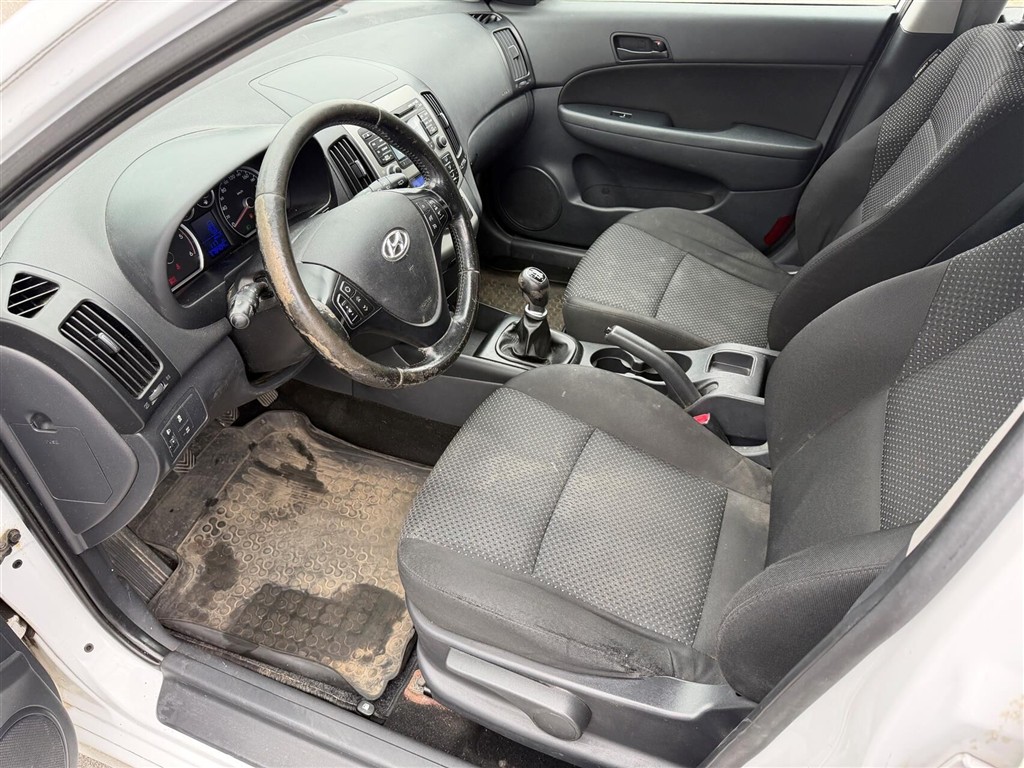 Hyundai i30 1,6 CRDI 90 ECO FL 90HK 5d - Image 10