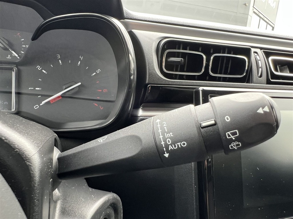 Citroën C3 1,2 PureTech Shine 83HK 5d - Image 19