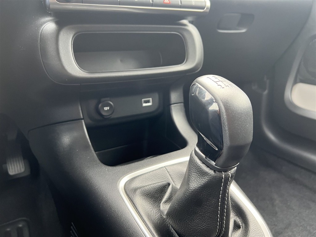 Citroën C3 1,2 PureTech Shine 83HK 5d - Image 12