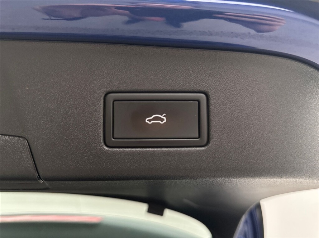 VW ID.4 EL Pro Performance 204HK 5d Aut. - Image 18