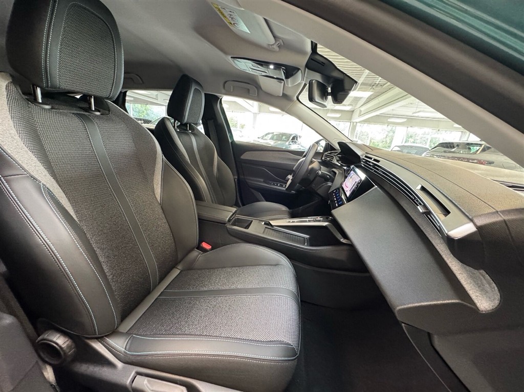 Peugeot e-308 SW EL Allure 156HK Stc Aut. - Image 9