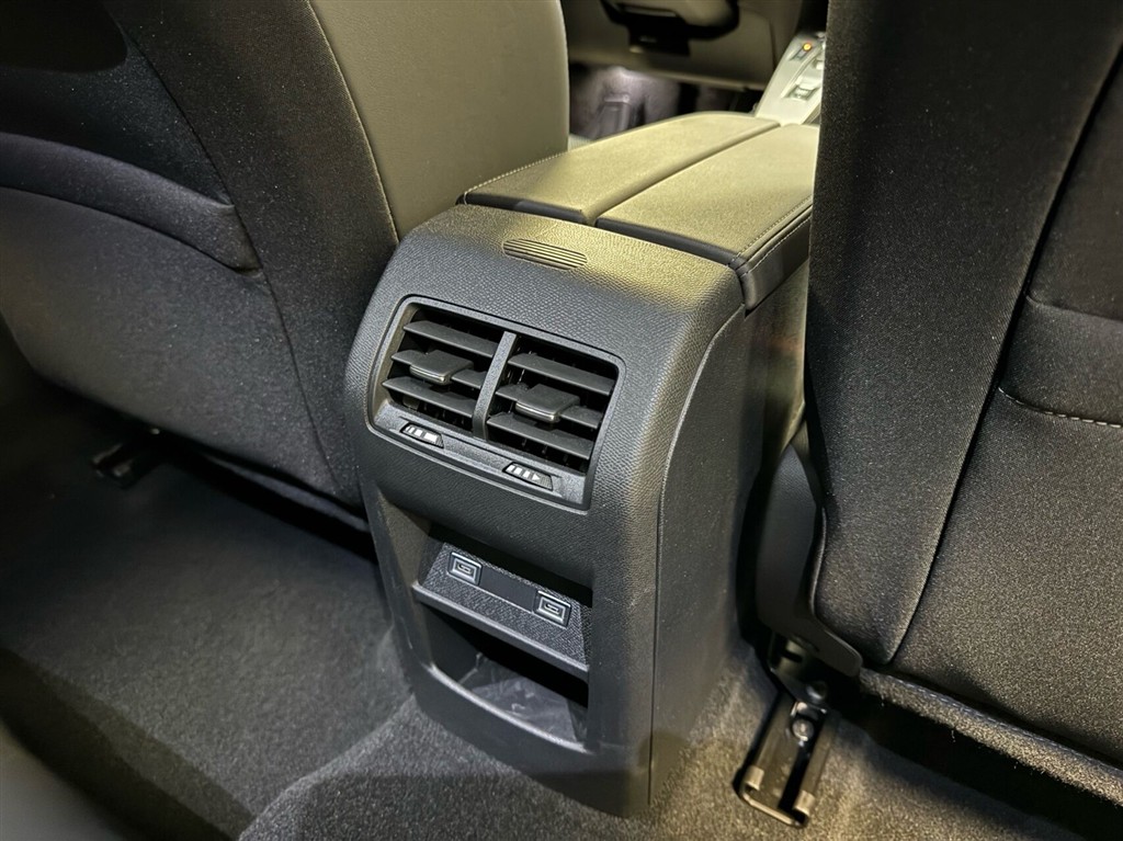 Peugeot e-308 SW EL Allure 156HK Stc Aut. - Image 11