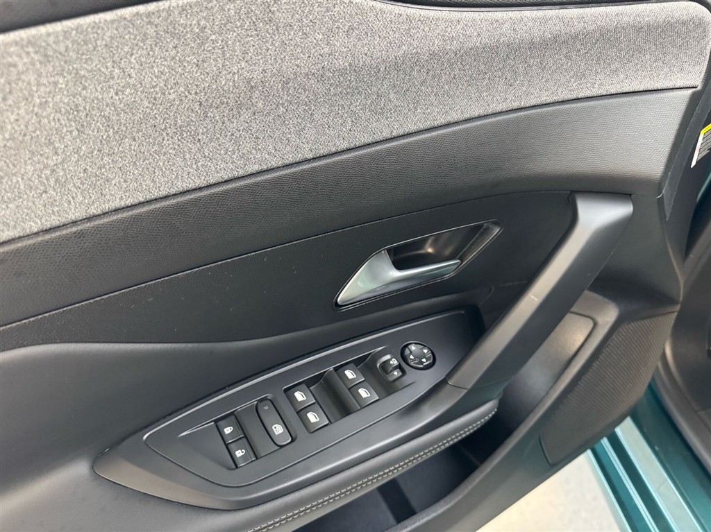Peugeot e-308 SW EL Allure 156HK Stc Aut. - Image 12