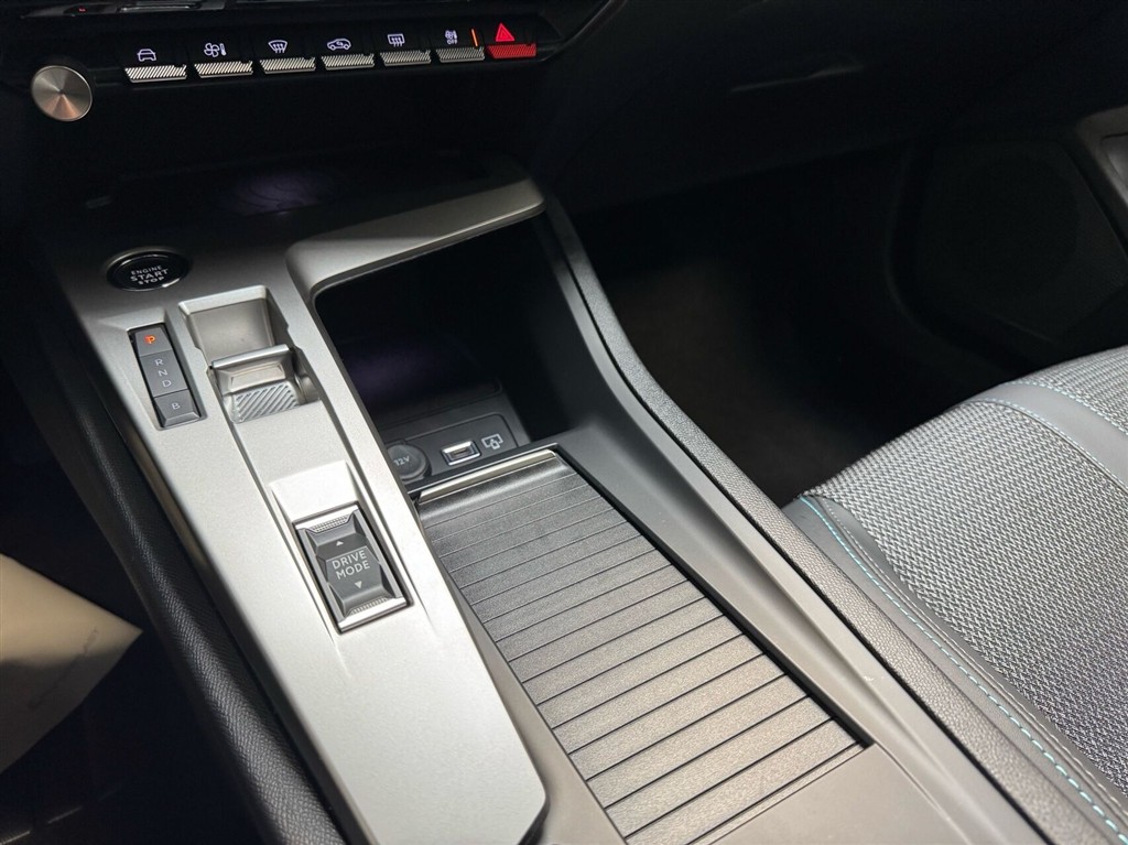 Peugeot e-308 SW EL Allure 156HK Stc Aut. - Image 17