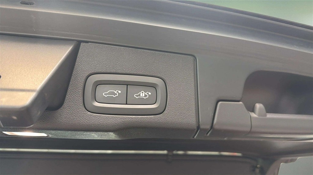 Volvo XC60 2,0 T6 Recharge Plugin-hybrid R-design AWD 350HK 5d 8g Aut. - Image 16