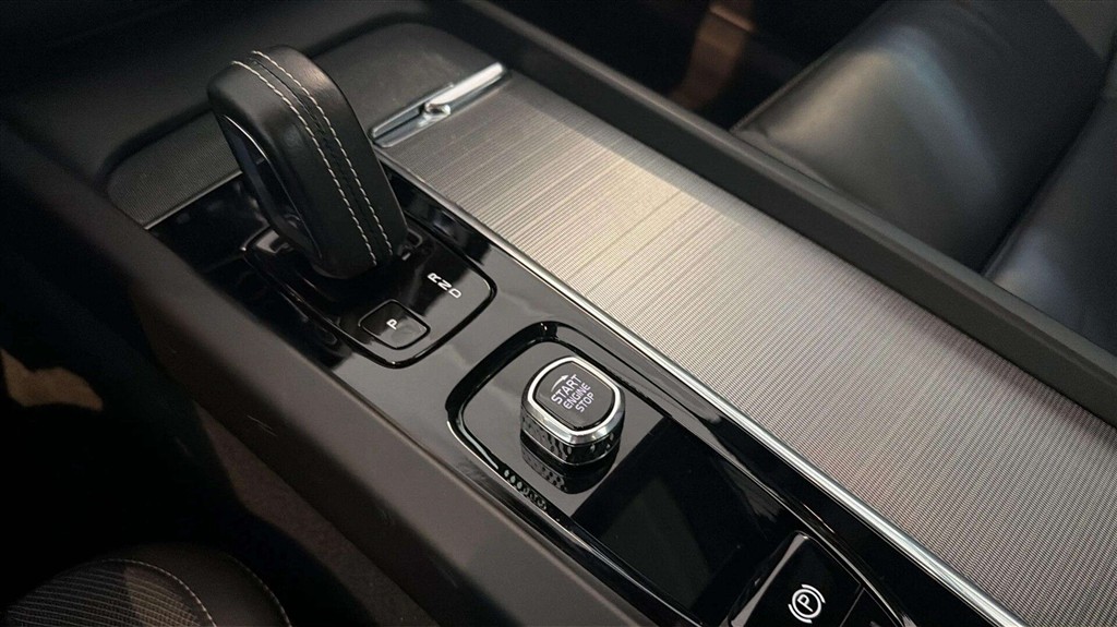Volvo XC60 2,0 T6 Recharge Plugin-hybrid R-design AWD 350HK 5d 8g Aut. - Image 18
