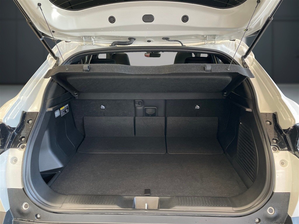 Toyota Urban Cruiser EL Executive AWD 184HK 5d Aut. - Image 8