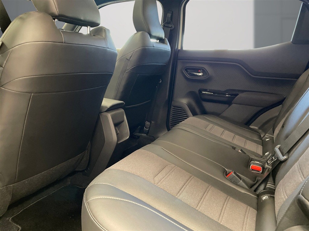 Toyota Urban Cruiser EL Executive AWD 184HK 5d Aut. - Image 12