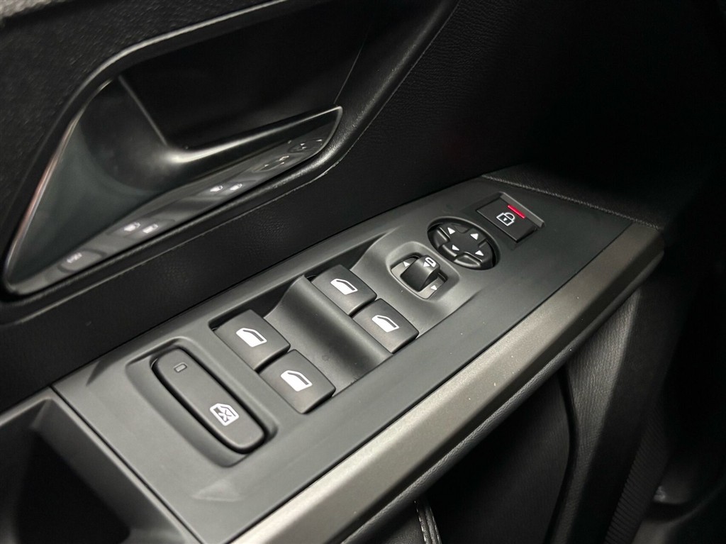 Peugeot e-3008 EL Allure 210HK 5d Aut. - Image 12
