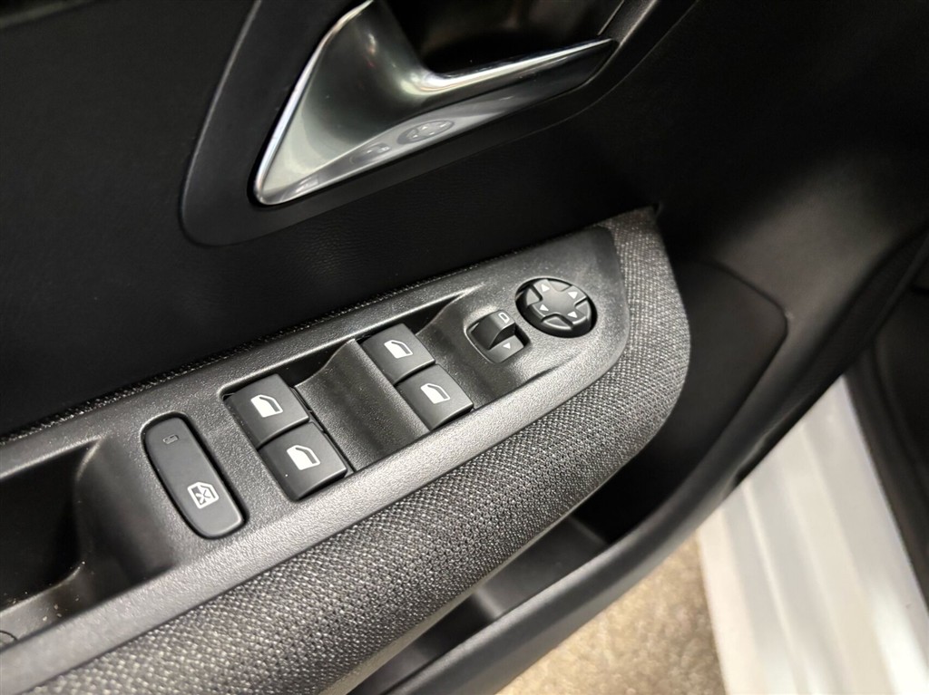 Peugeot e-208 EL Style 136HK 5d Aut. - Image 7