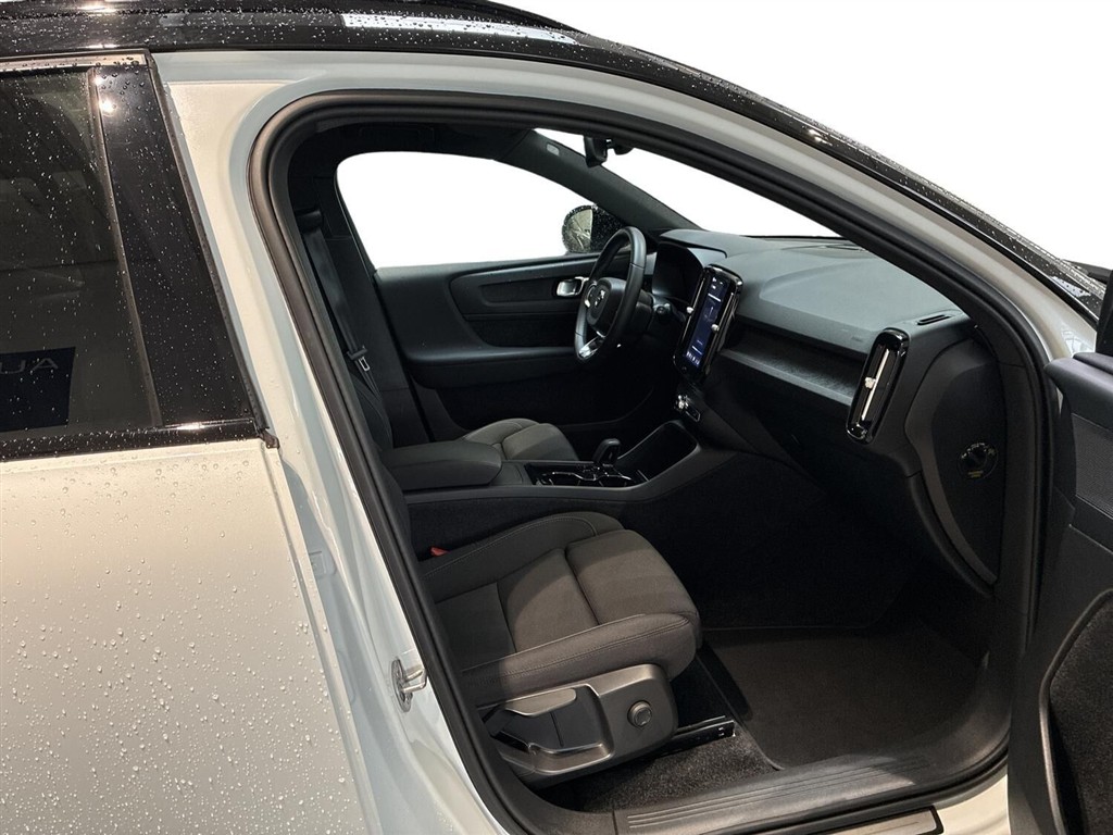Volvo XC40 Recharge Extended Range Core 252HK 5d Aut. - Image 5