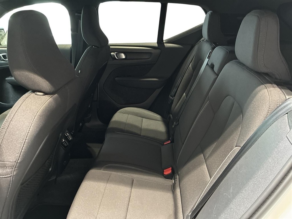 Volvo XC40 Recharge Extended Range Core 252HK 5d Aut. - Image 7