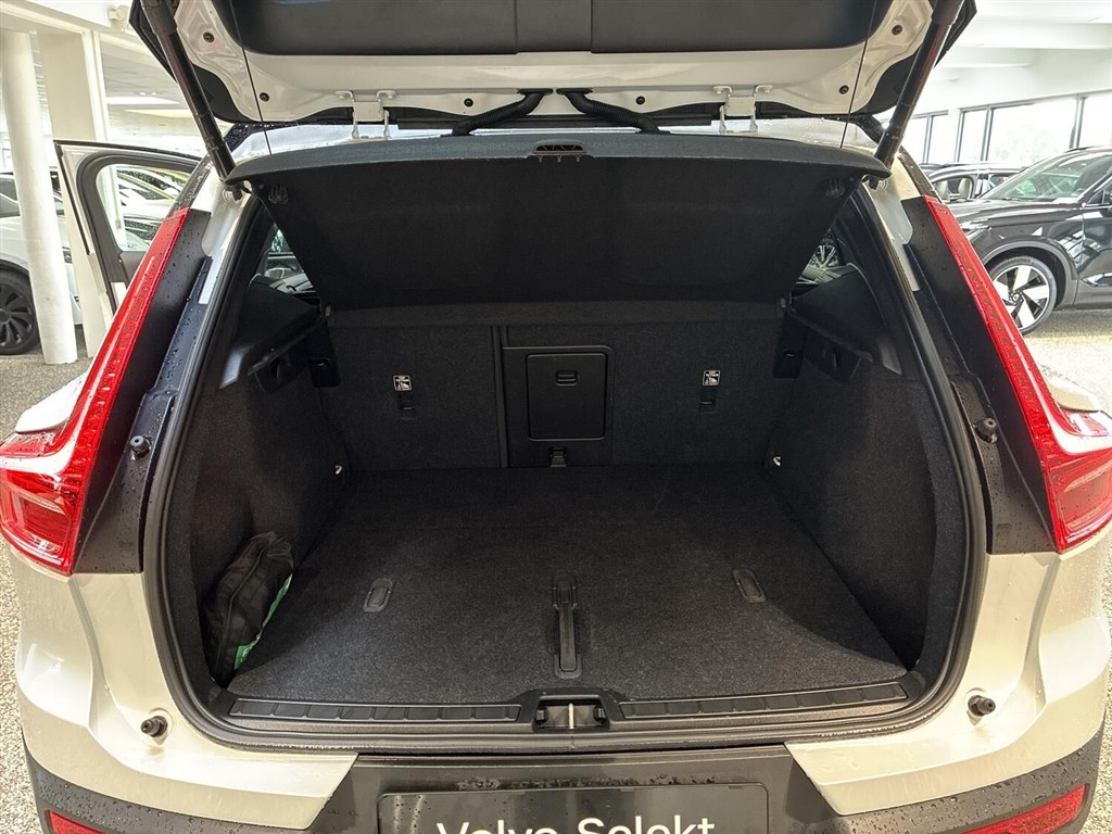 Volvo XC40 Recharge Extended Range Core 252HK 5d Aut. - Image 15