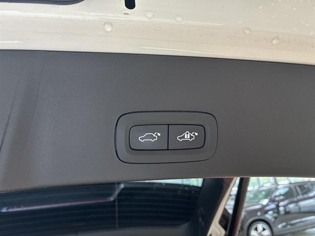 Volvo XC40 Recharge Extended Range Core 252HK 5d Aut. - Image 16