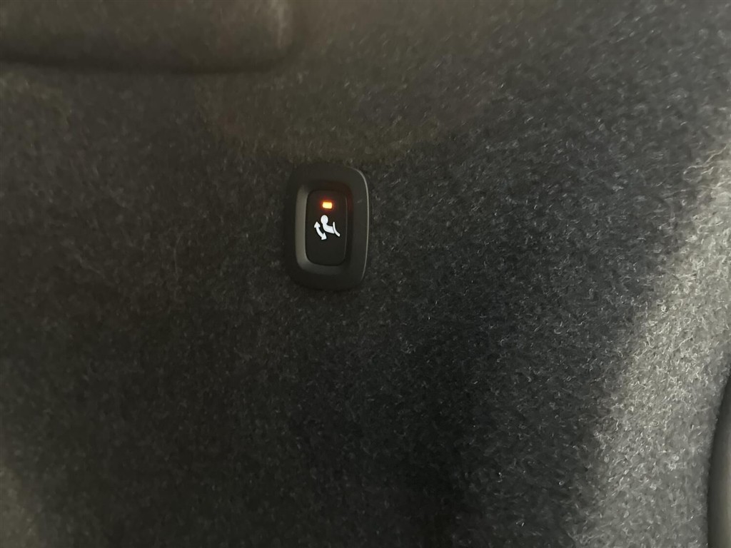 Volvo XC40 Recharge Extended Range Core 252HK 5d Aut. - Image 17
