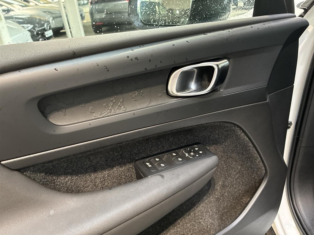 Volvo XC40 Recharge Extended Range Core 252HK 5d Aut. - Image 19