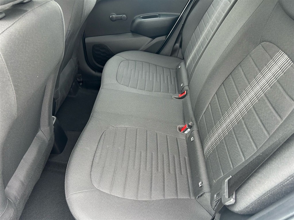 Hyundai i10 1,0 Advanced 67HK 5d - Image 9