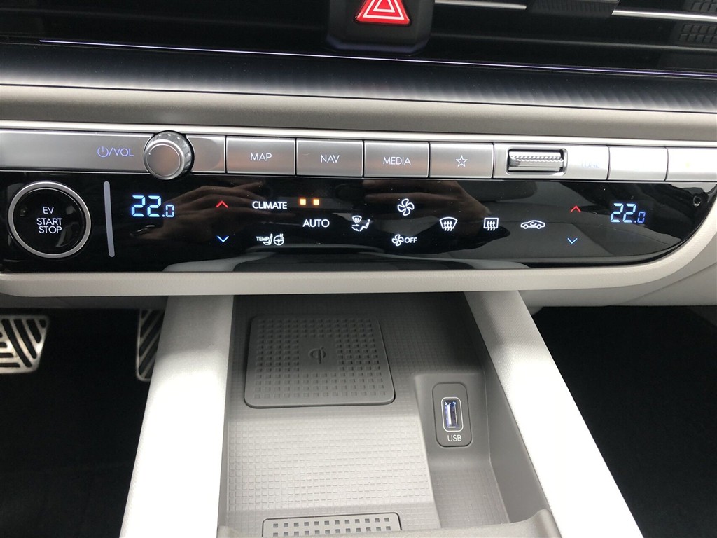 Hyundai Ioniq 6 Electric 77,4 kWh Ultimate 229HK Aut. - Image 12