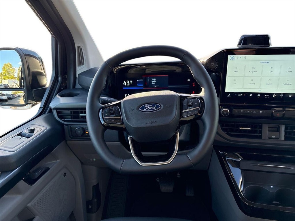 Ford E-Tourneo Custom 340 L2H1 EL Titanium X 218HK Aut. - Image 17