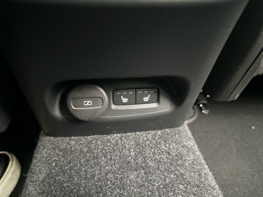 Volvo EC40 Single Motor Extended Range Black Edition Plus 252HK 5d Aut. - Image 19