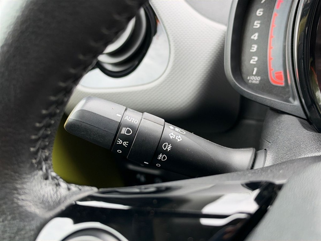 Peugeot 108 1,0 e-Vti Allure+ 72HK 5d - Image 19