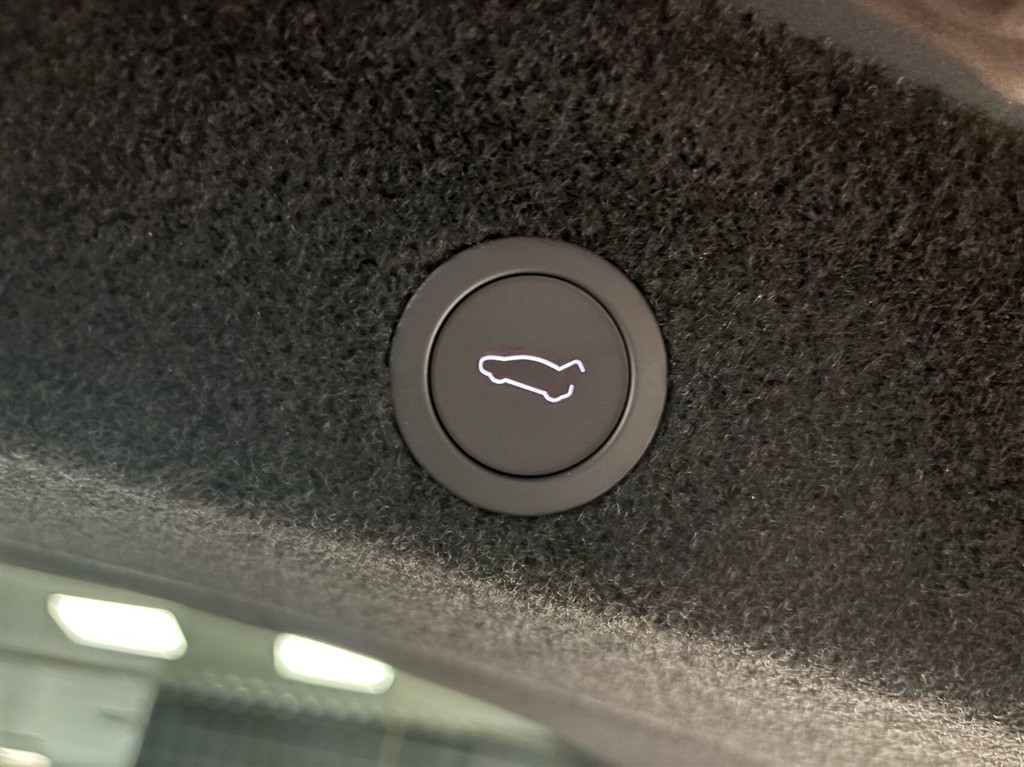 Tesla Model Y EL Premium Long Range RWD 347HK 5d Aut. - Image 9