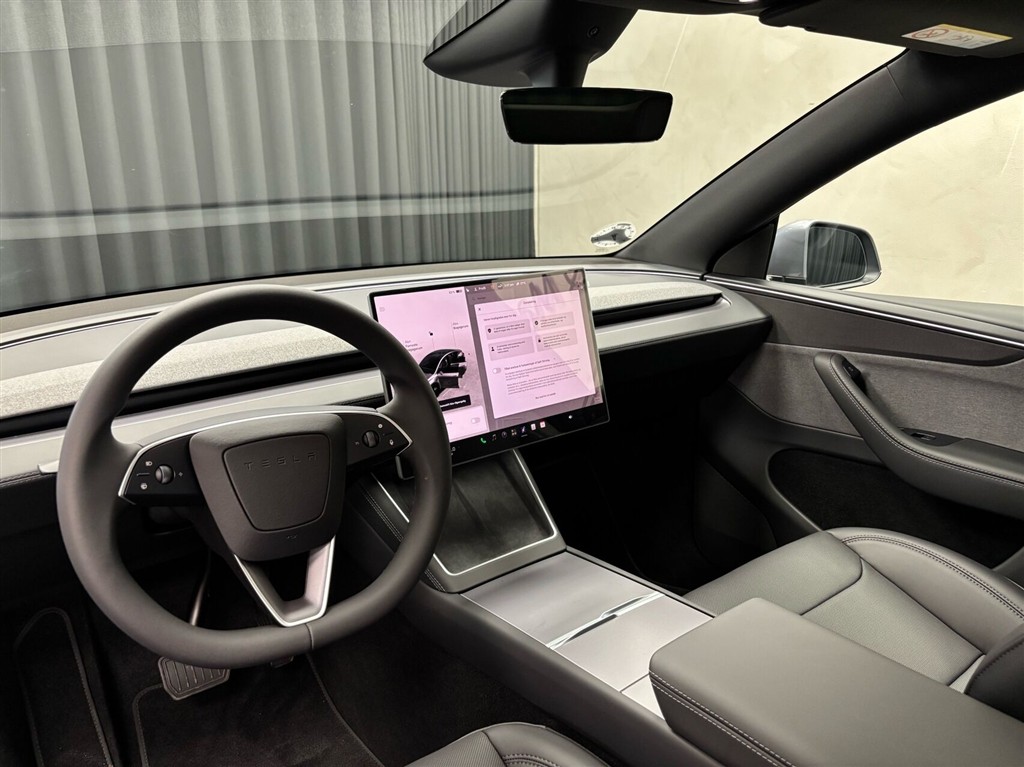 Tesla Model Y EL Premium Long Range RWD 347HK 5d Aut. - Image 13