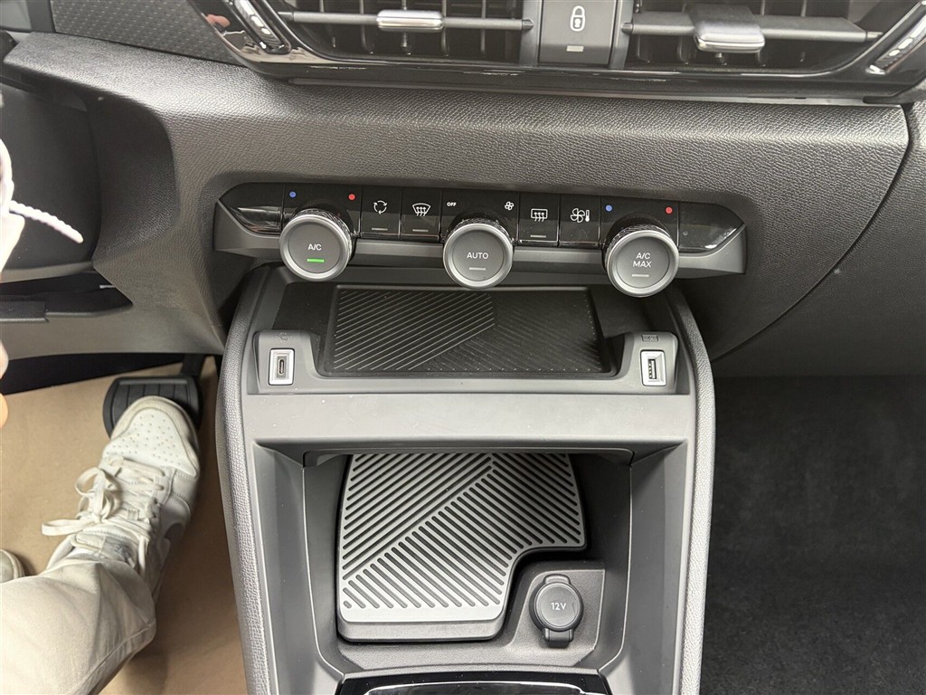 Citroën e-C4 X EL Plus 156HK 5d Aut. - Image 24