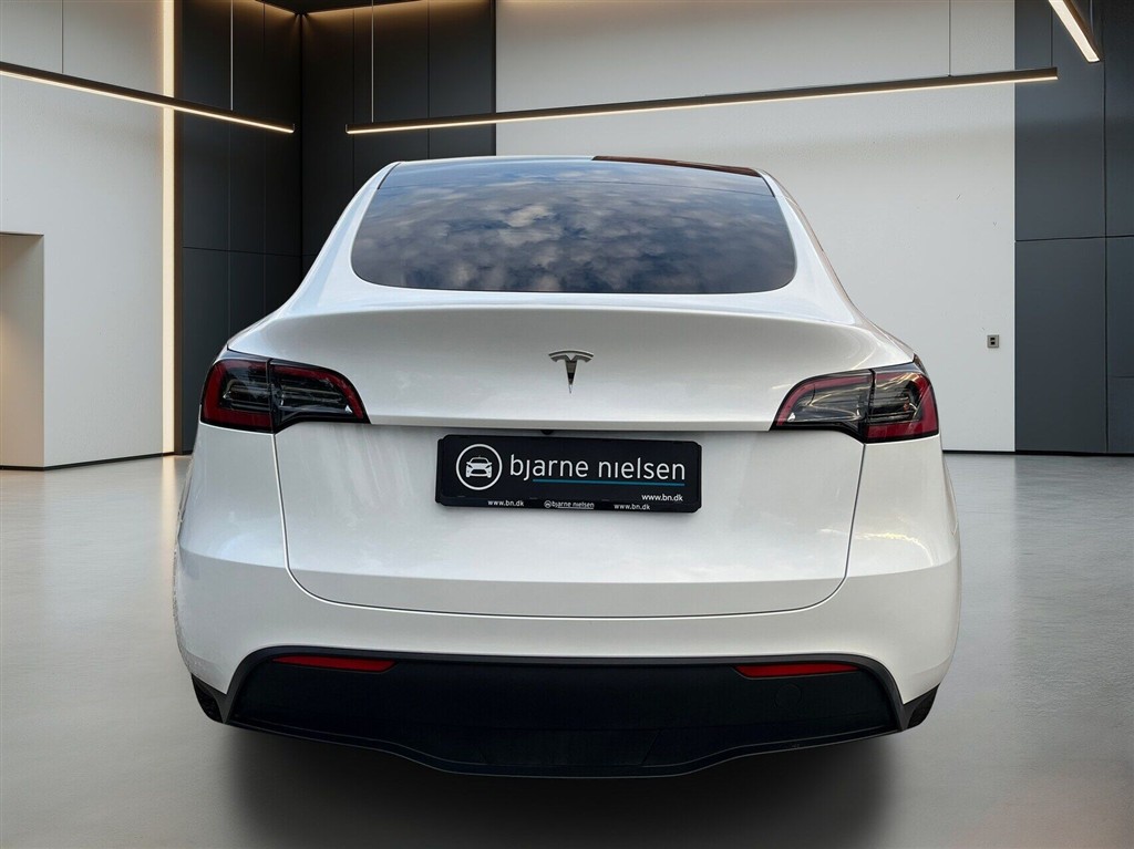 Tesla Model Y EL RWD 299HK 5d Aut. - Image 3
