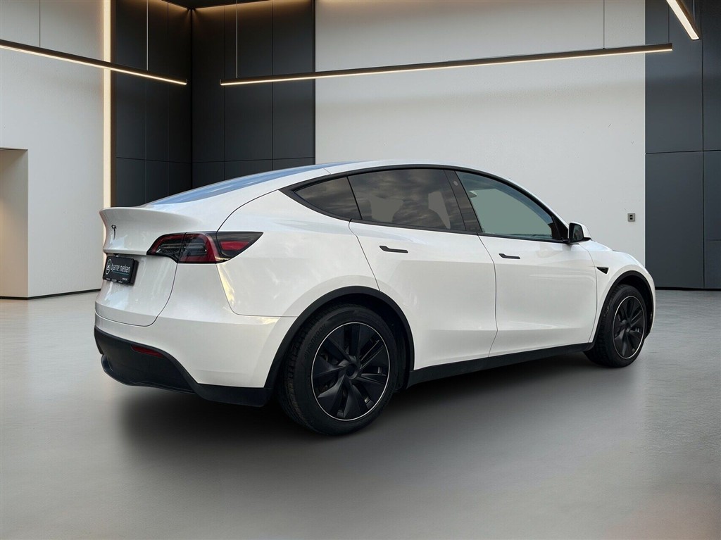 Tesla Model Y EL RWD 299HK 5d Aut. - Image 4