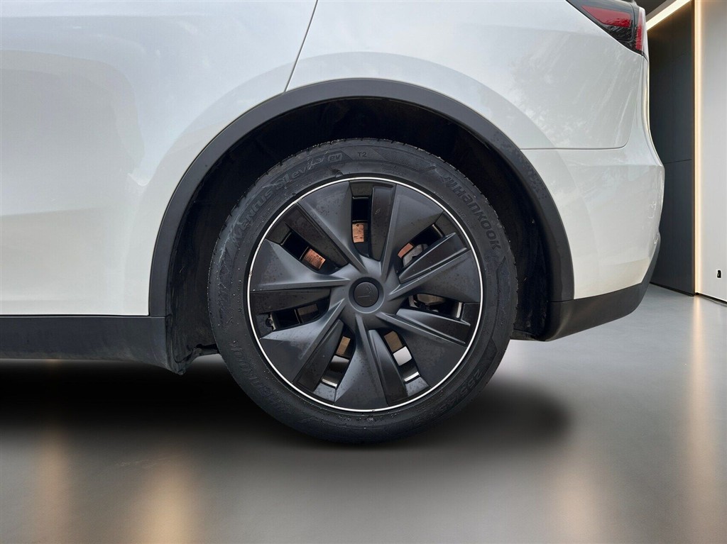 Tesla Model Y EL RWD 299HK 5d Aut. - Image 6